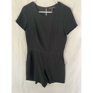 Women's Banana Republic black Fitted Romper Shorts pockets keyholeback sz 4